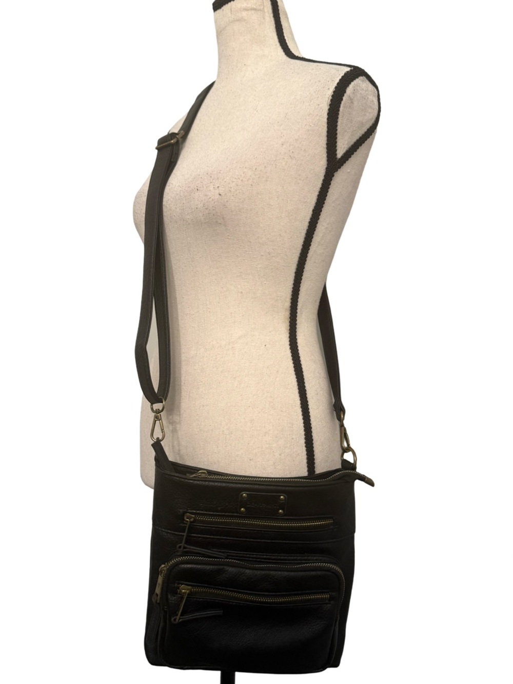 Bearpaw Black Crossbody Bag  Co Multi Zip Compartments Adjustable Strap